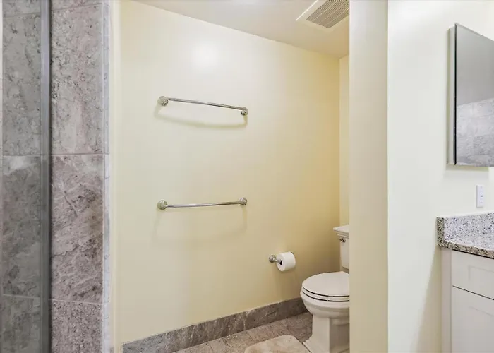 Gateway Grand 1411 Apartment